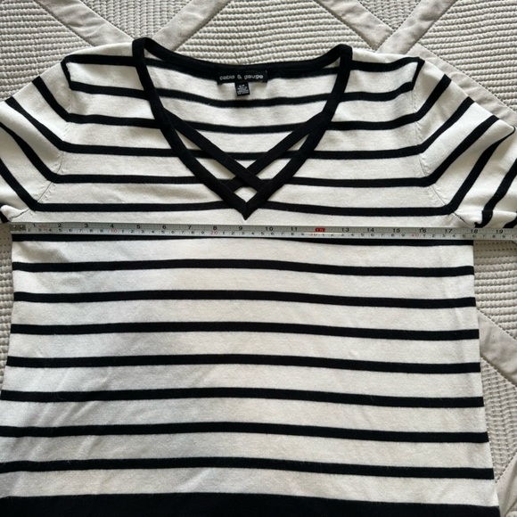 Cable & Gauge fine knit Striped V Neck Sweater w criss-cross neckline Sz S - Picture 7 of 8
